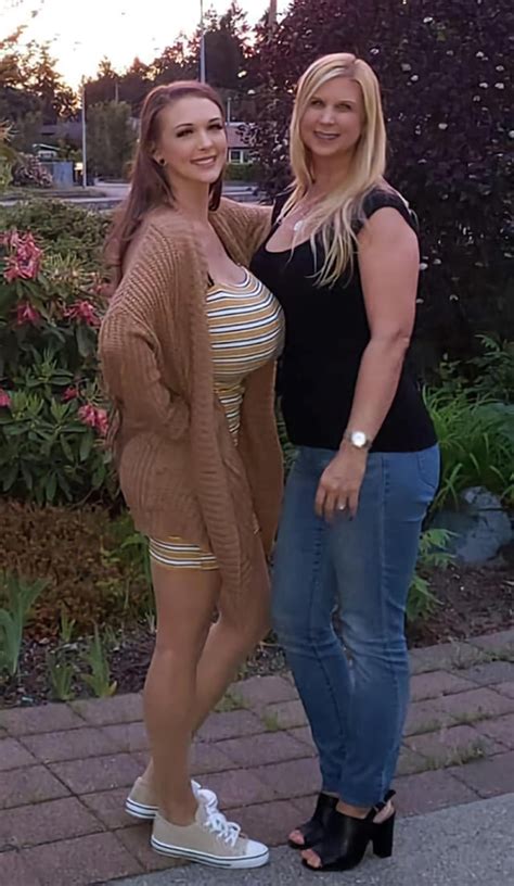 moms boobs|Moms with great tits 